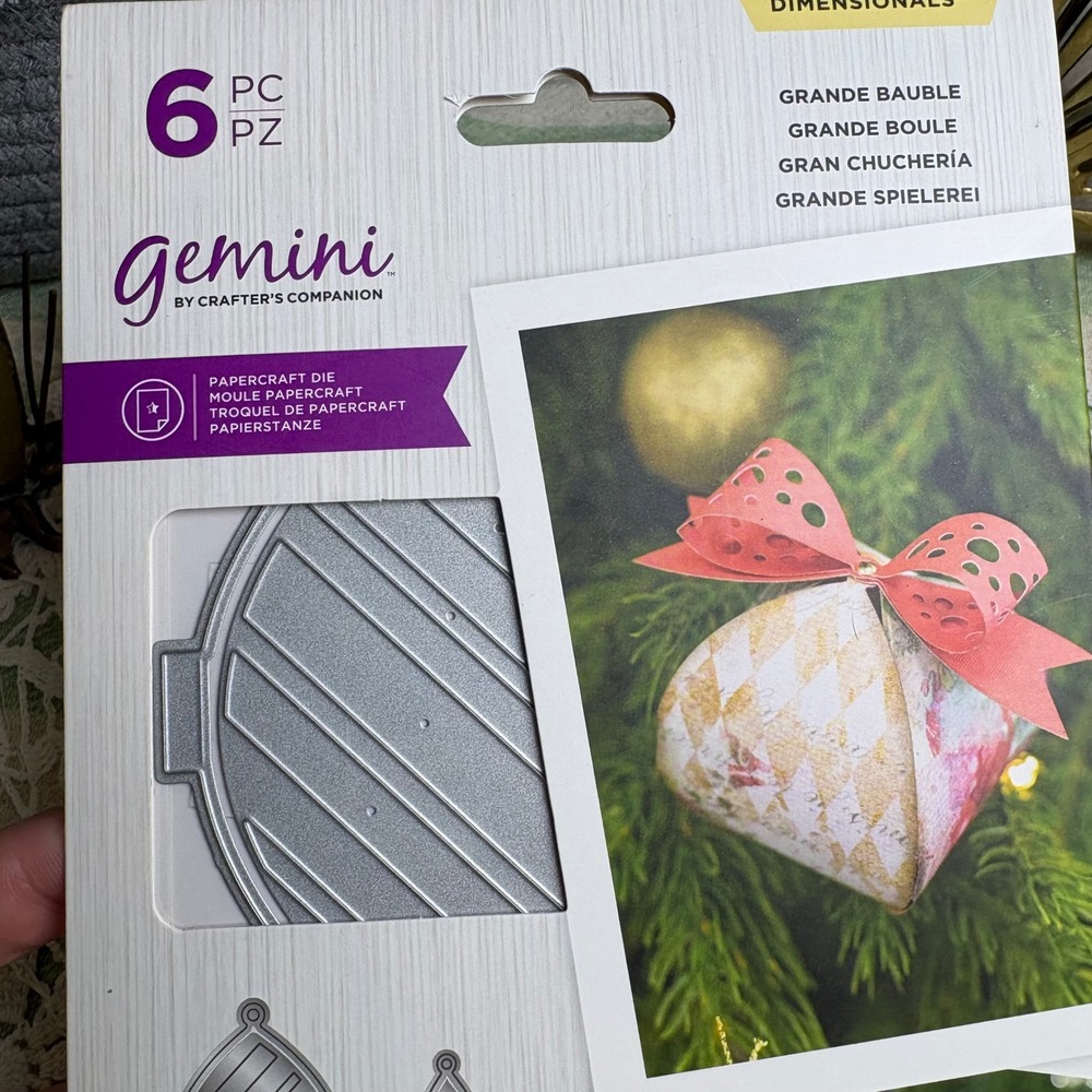 Gemini Crafters Companion Papercraft Die Holiday Ornament 3D Metal
